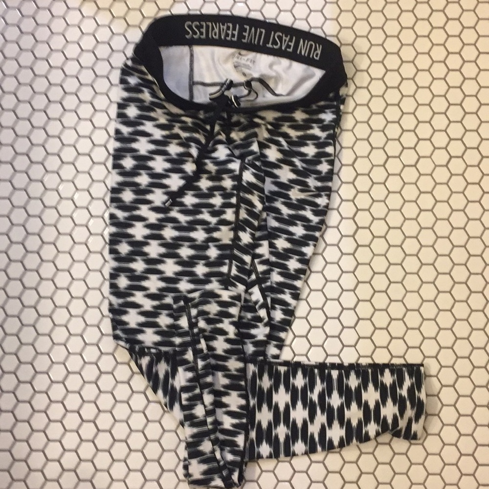 Black and white patterned legging joggers Nike